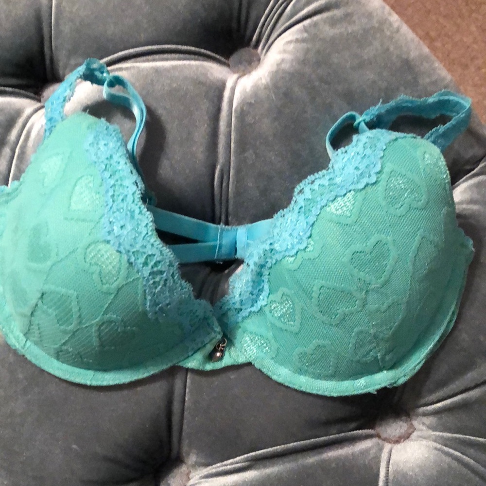 NWOT Fruit of The Loom Bra - 32B